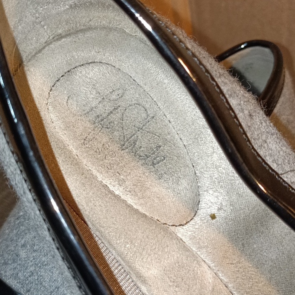 Shoes - Picture 2 of 4